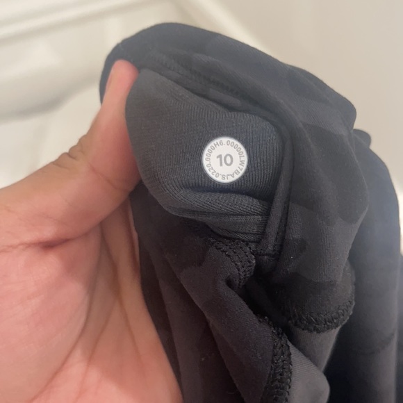 Lululemon 6 inch align shorts - Picture 4 of 5